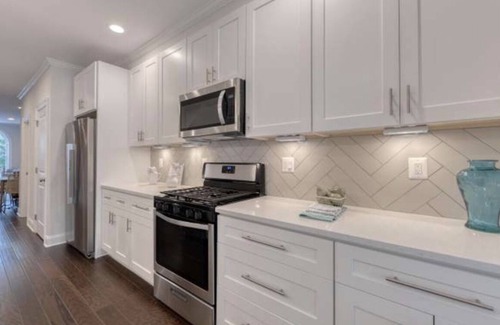 Highlandtown Casa | Cozy Canton Home with Rooftop Deck + Private Parking
