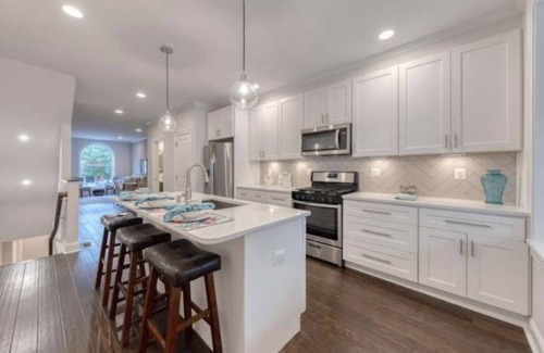 Highlandtown Casa | Cozy Canton Home with Rooftop Deck + Private Parking