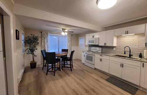 Lindbergh Lawns Casa | Cozy Cape convenient to Fairgrounds, Downtown,Hospitals,Amphitheater & much more
