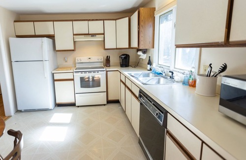 Yarmouth Port Casa | Cozy Cape House - Family Friendly with Great Outdoor Space