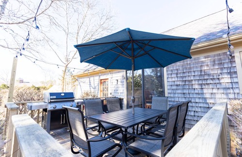 Yarmouth Port Casa | Cozy Cape House - Family Friendly with Great Outdoor Space