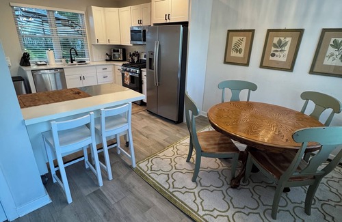 Newtown Square Casa | Cozy Cape in Newtown Square Pets Welcome ⚡️Free EV⚡️Safe and Convenient Location