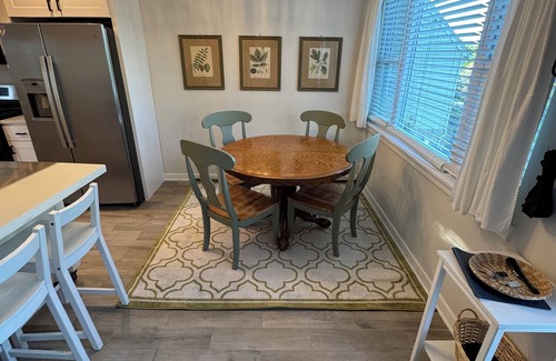 Newtown Square Casa | Cozy Cape in Newtown Square Pets Welcome ⚡️Free EV⚡️Safe and Convenient Location