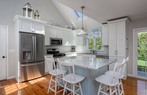 Osterville Casa | Cozy Cape-style home in private neighborhood