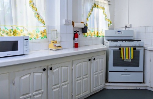 Pembroke Apartamento | Cozy Caribbean Escape! Apt#2