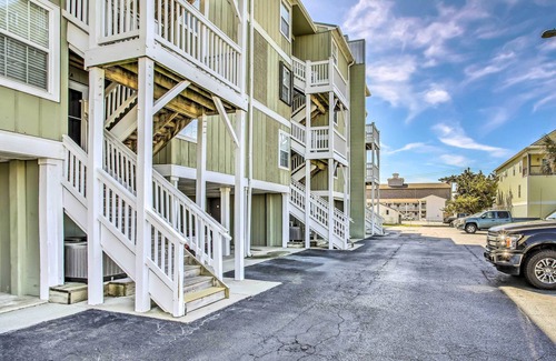 Carolina Beach Apartamento | Cozy Carolina Beach Condo w/ Ocean Views!