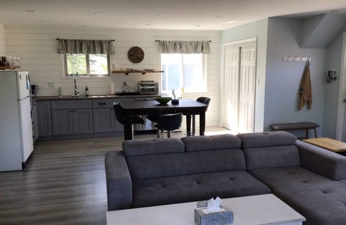 British Columbia Interior Apartamento | Cozy carriage house apartment with gorgeous Mount Ida views.