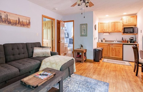 East Stroudsburg Cabina | Cozy carriage house - private home near skiing
