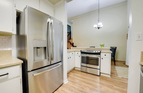 Cary Casa | Cozy Cary Abode ~ 10 Mi to Downtown Raleigh!