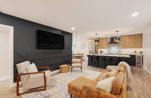 Village Grove Casa | Cozy Casa on Coronado | House in Scottsdale with an expansive yard and pool