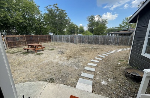 Shearer Hills - Ridgeview Casa | Cozy Casita in Central SA/10 min to Downtown! River Walk! The Alamo!