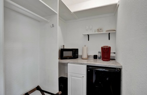 Stonewall Casa | Cozy Casita! In Texas’ Famous 290 Winery Corridor!