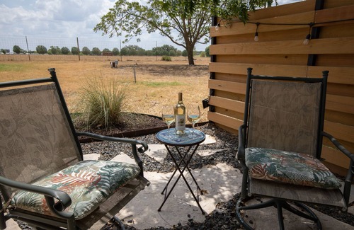 Stonewall Casa | Cozy Casita! In Texas’ Famous 290 Winery Corridor!