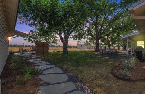 Stonewall Casa | Cozy Casita! In Texas’ Famous 290 Winery Corridor!