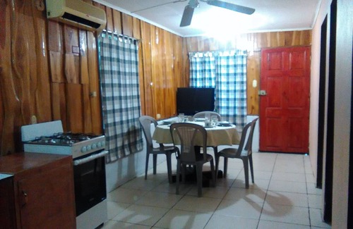 Paquera Casa | ¡Casita acogedora con agua caliente y aire acondicionado, playas cercanas, ferry y ciudad de Paquera!