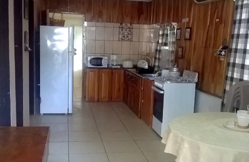 Paquera Casa | ¡Casita acogedora con agua caliente y aire acondicionado, playas cercanas, ferry y ciudad de Paquera!