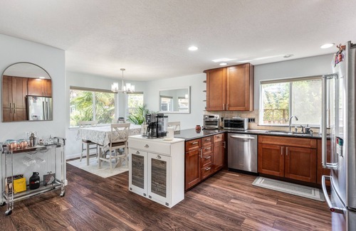 St. Johns Casa | Cozy Cathedral Park Home - 2bed/2.5 Ba. + Office