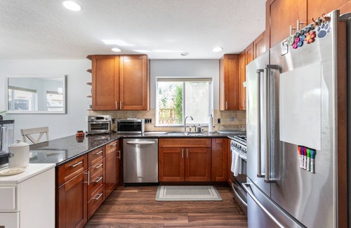 St. Johns Casa | Cozy Cathedral Park Home - 2bed/2.5 Ba. + Office