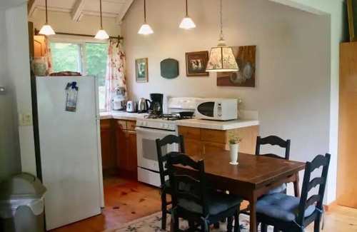 Samsonville Cabaña | Cozy Catskills Cottage