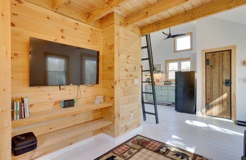 Swan Lake Cabaña | Cozy Catskills Tiny Home ~ 3 Mi to Bethel Woods!