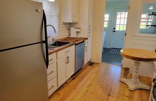 Coeur d'Alene Cabaña | Cozy CdA Cottage with hot tub! Walk to downtown and lake.