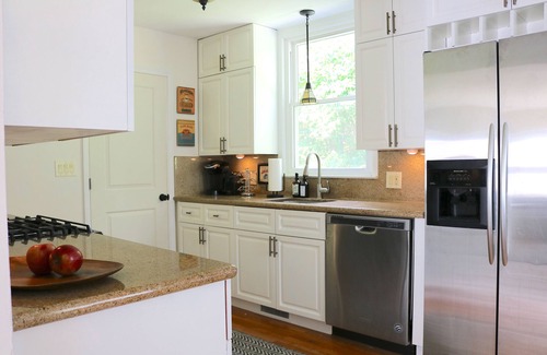 Clintonville Casa | Cozy Central Clintonville Abode! Close to OSU, Riverside, and the city buzz!