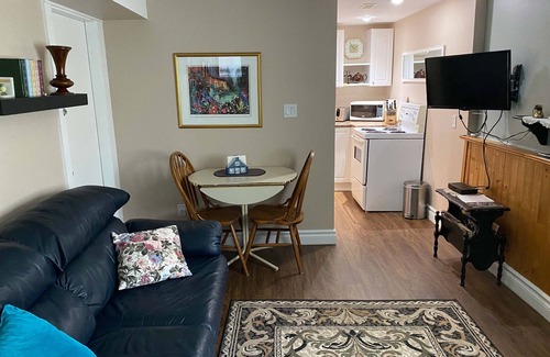 Campbell River Apartamento | Cozy central located suite near hospital