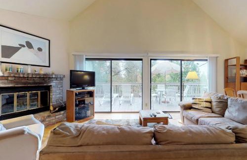 Groveland Casa | Cozy Chalet (15-013)