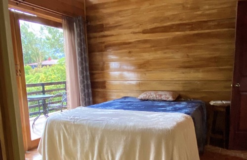 San Isidro Chalet De Esquí | Cozy Chalet 15 minutes from Volcan Poas,