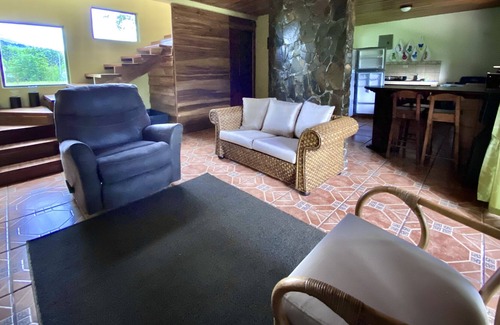 San Isidro Chalet De Esquí | Cozy Chalet 15 minutes from Volcan Poas,