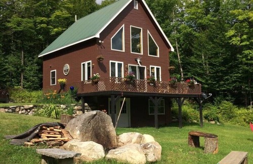 East Burke Chalet De Esquí | Cozy Chalet adjacent to Kingdom Trails bike, hike, ski, or just relax