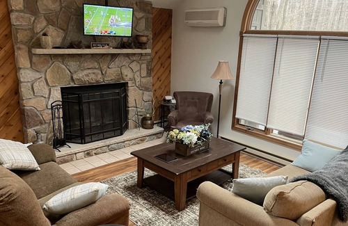 Thornhurst Chalet De Esquí | Cozy Chalet at Arrowhead Lake - Winter Ski / Summer Lake Fun