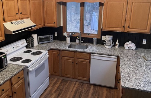Thornhurst Chalet De Esquí | Cozy Chalet at Arrowhead Lake - Winter Ski / Summer Lake Fun