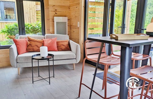 Saint-Berthevin Cabaña | Cálido chalet para 4 pers., terraza, 2 habitaciones en camping de Coupeau