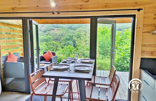 Saint-Berthevin Cabaña | Cálido chalet para 4 pers., terraza, 2 habitaciones en camping de Coupeau