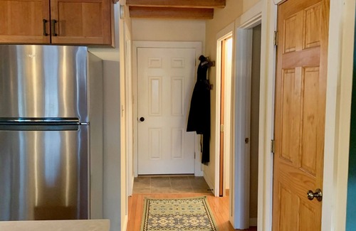 Bethel Chalet De Esquí | Cozy Chalet Getaway. Enjoy comfort & privacy of entire home, minutes from town.