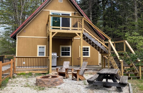 Keene Chalet De Esquí | Cozy chalet in adorable Keene with AC, WiFi