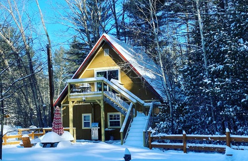 Keene Chalet De Esquí | Cozy chalet in adorable Keene with AC, WiFi