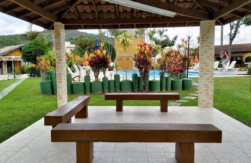 Florianopolis Chalet De Esquí | Cozy Chalet in Family Condominium with Pool on the Beach