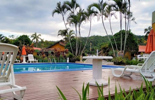 Florianopolis Chalet De Esquí | Cozy Chalet in Family Condominium with Pool on the Beach
