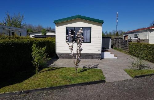 Berkhout Chalet De Esquí | Cozy chalet near Amsterdam at Camping Venhop