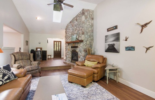 Bellaire Chalet De Esquí | Cozy Chalet - Shanty Creek, Golf, Pools in Bellaire