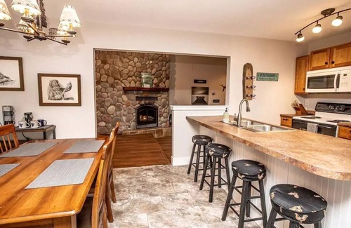 Bellaire Chalet De Esquí | Cozy Chalet - Shanty Creek, Golf, Pools in Bellaire