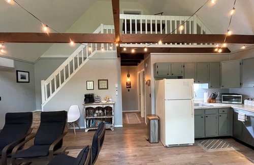 Lake Ariel Chalet De Esquí | Cozy chalet-style home with fire pit in The Hideout, a five star community.