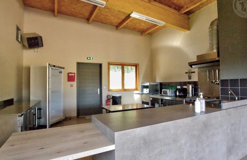 Les Noes Cabaña | Alquiler chalet con terraza privada en los Montes de la Madeleine, admite mascotas, actividades al aire libre