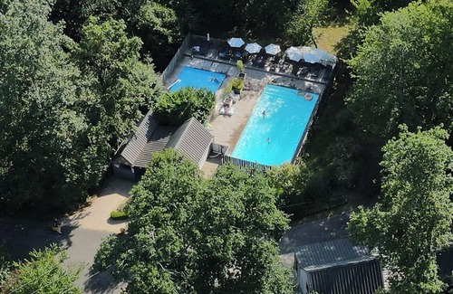 Biron Chalet De Esquí | Chalet íntimo con piscina compartida, accesible para PMR
