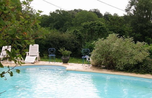 Echassieres Cabaña | Chalet con Terraza Cubierta, Piscina y Animales, Vistas a Montaña, Capacidad para 5 Personas