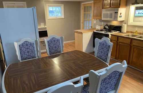 Sandy Creek Cabaña | Cozy channel cottage with dock and access to North Sandy Pond.