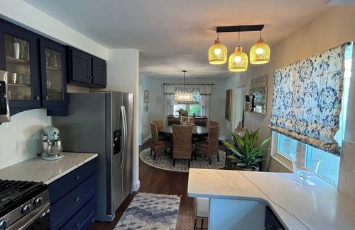 Northeast South Bend Casa | Cozy charmer walking distance to ND! Plenty of driveway and street parking.