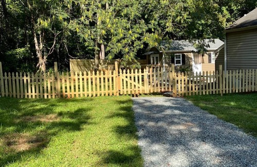 Greensboro Casa | Cozy ,Charming and Comfy Tiny Home with Beautiful View in a Quiet Area